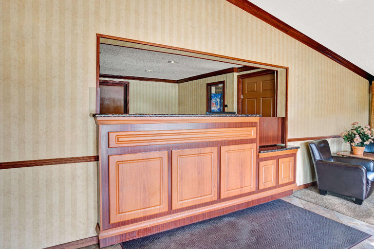 Public Area 4, Inn Madison Heights, MI, Macomb