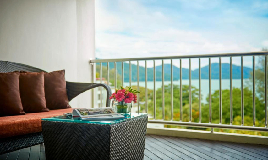 Exterior & Views 9
