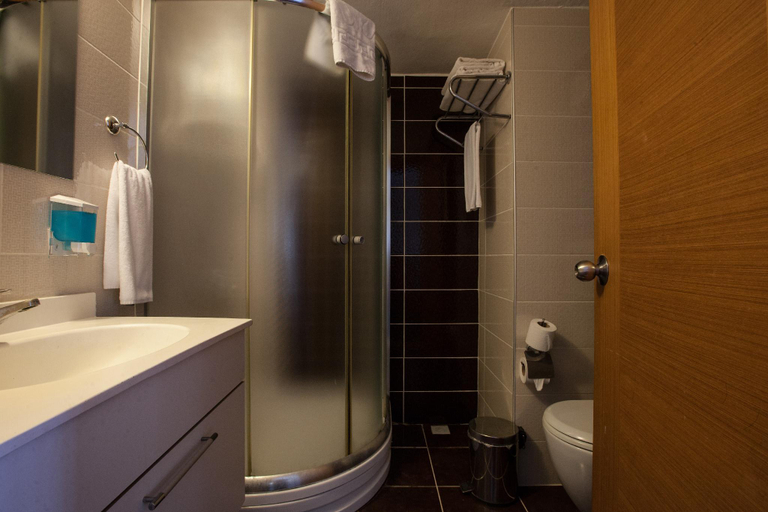 Bathroom, Monna Roza Garden Hotel - All Inclusive, Kemer