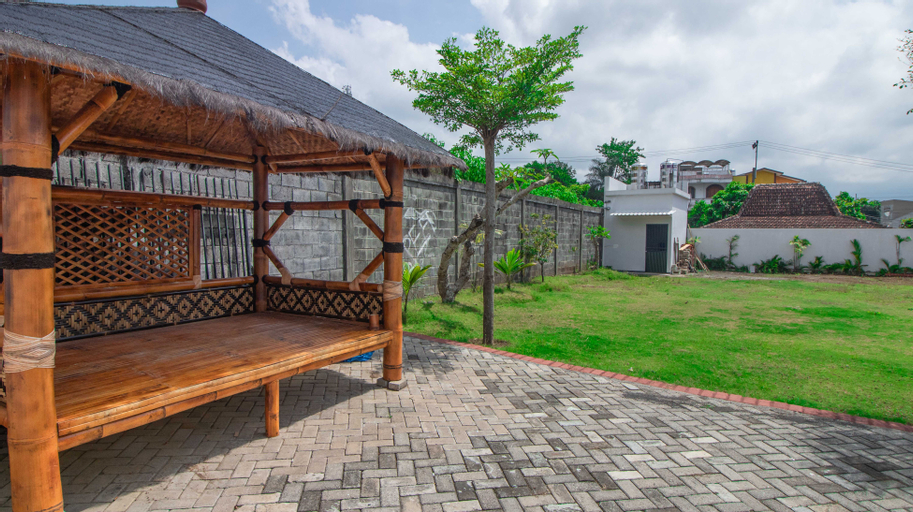 Exterior & Views 20
