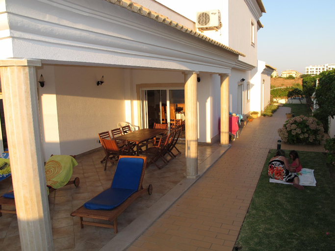 Others 4, Casa do Mar,heatable pool,Jacuzzi, near beach!, Albufeira