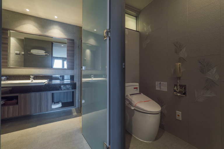 Bathroom 4, Watermark Hotel - Kaohsiung Main Station, Kaohsiung