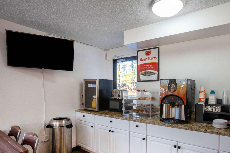 Food & Drinks 5, Econo Lodge Lithonia - Atlanta East, DeKalb