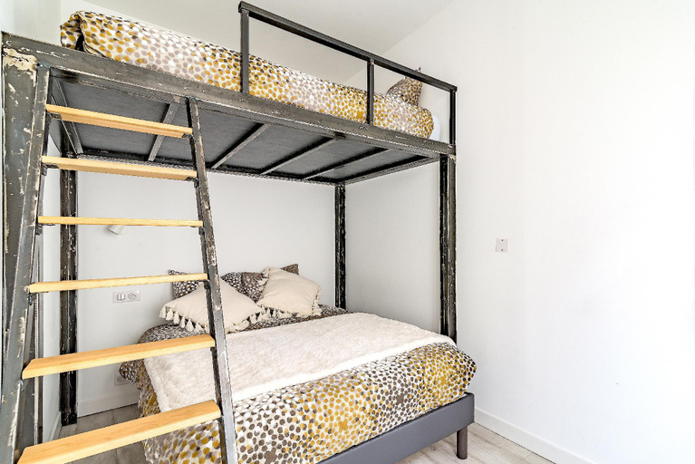 Bedroom, Apartment Historical Center Place Crillon L2, Vaucluse