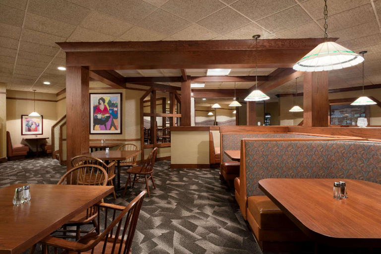Food & Drinks 5, Ramada By Wyndham Fargo, Cass