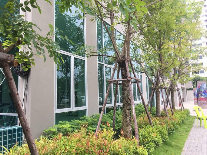 Exterior & Views 15