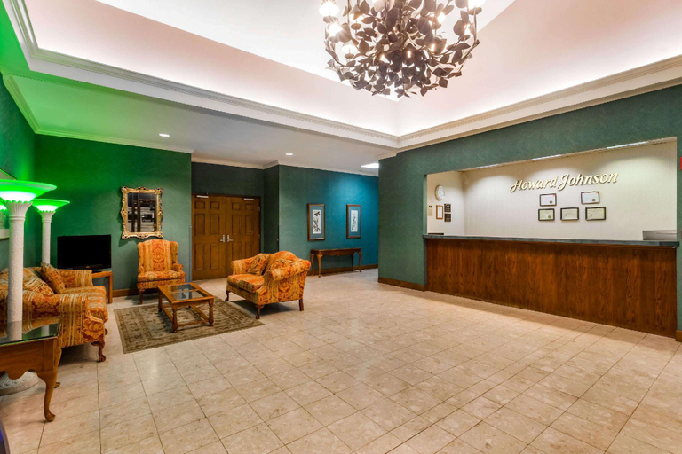 Public Area 2, Howard Johnson Hotel & Conference Center by Wyndham Salem, Roanoke