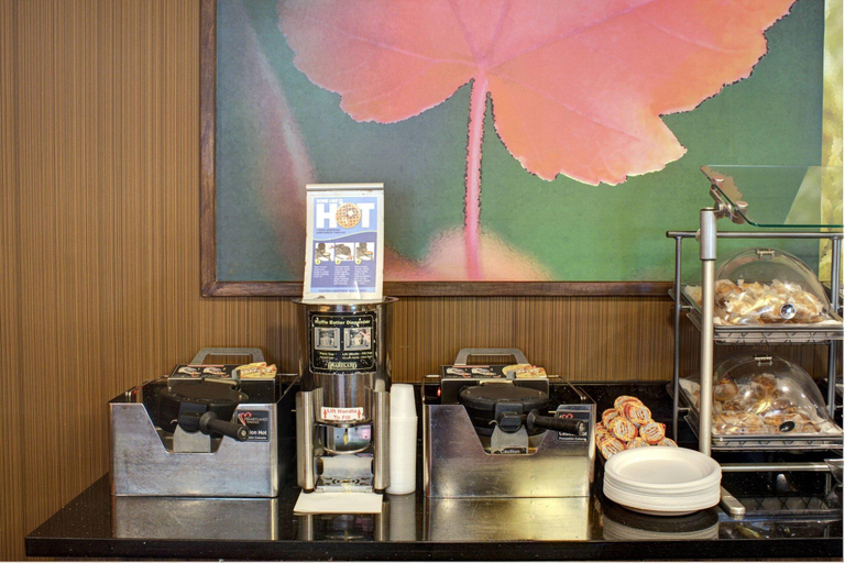 Food & Drinks 5, Comfort Inn & Suites North Dallas-Addison, Dallas