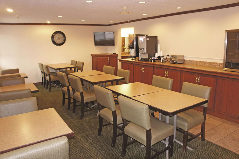 Food & Drinks 5, La Quinta Inn By Wyndham Omaha Southwest, Douglas