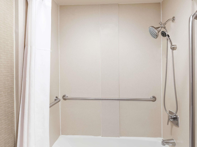 Bathroom 3, Baymont by Wyndham Anaheim, Orange