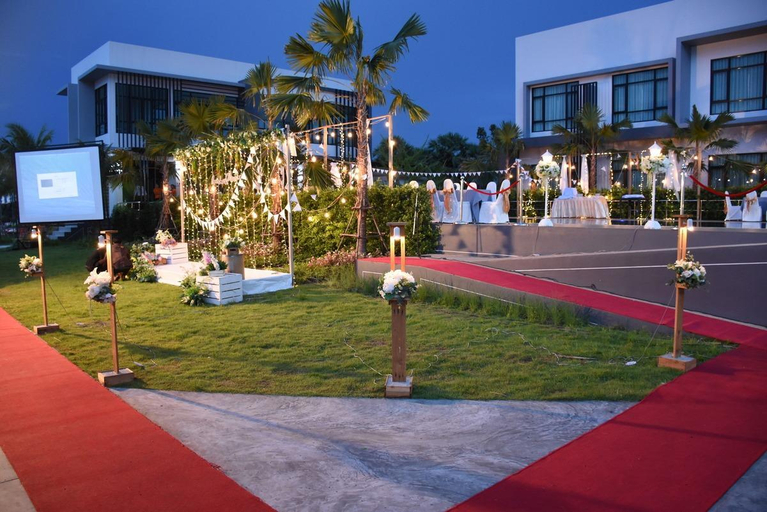 Exterior & Views 2, Eireann Boutique Hotel, Prakhon Chai