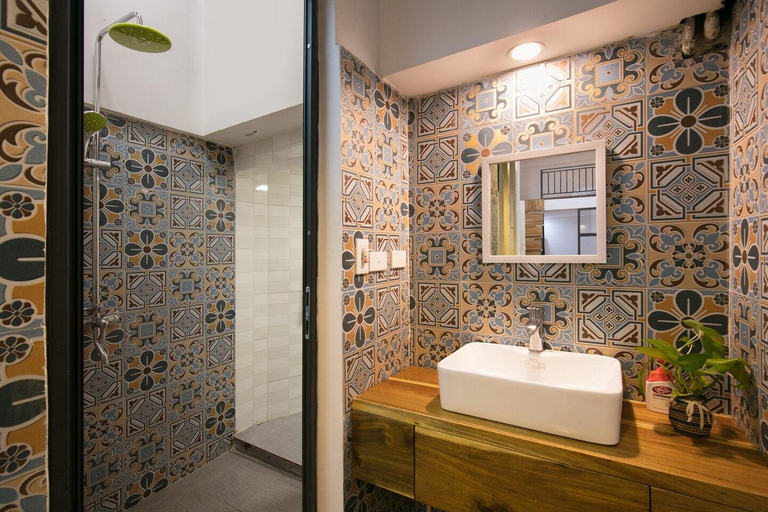 Bathroom, Holly's Hidden Nest in Prime Location*NoLift, Hoàn Kiếm