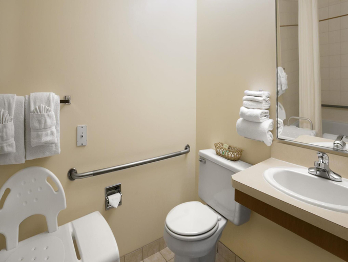 Bathroom 4, Super 8 By Wyndham Slave Lake Ab, Division No. 17