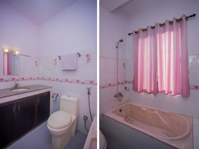 Bathroom 4, OYO 135 Lost Garden Apartment and Guest House, Bagmati