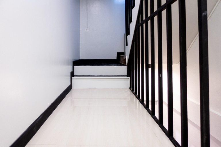 Public Area 1, T5 Two Bedrooms/6guests/full kitchen/1 min to BTS, Khlong San