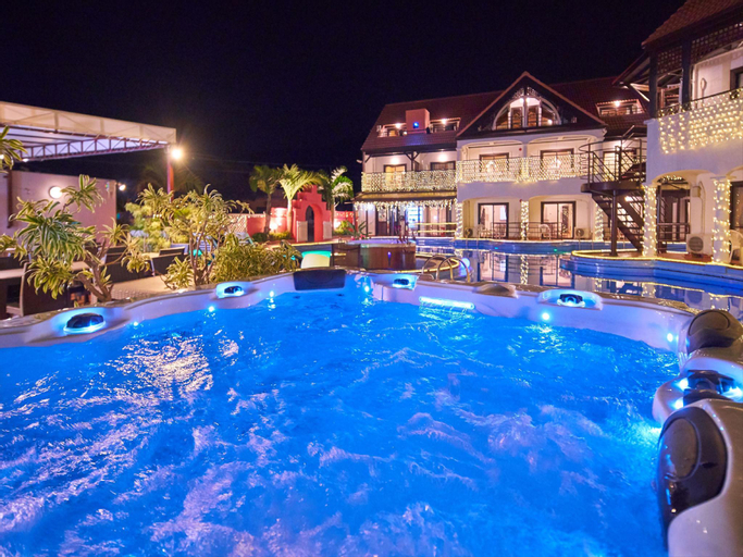 The Pool Resort Okinawa, Onna