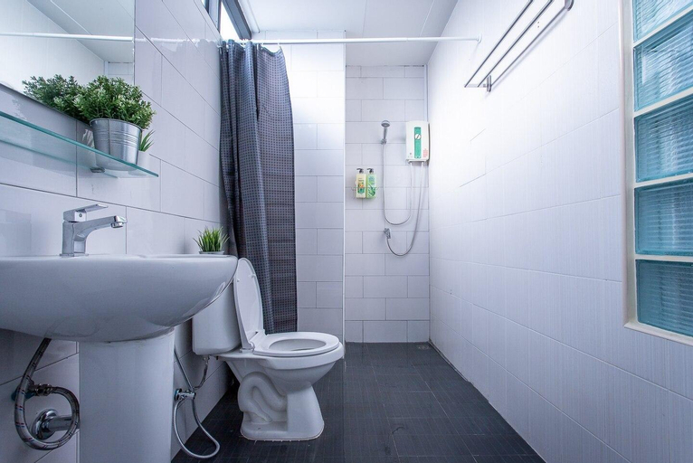 Bedroom 3, T5 Two Bedrooms/6guests/full kitchen/1 min to BTS, Khlong San
