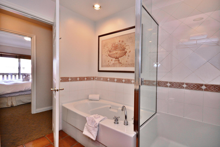 Bathroom, Manteo Resort, Central Okanagan