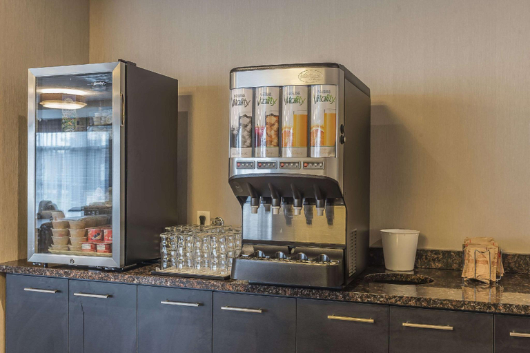 Food & Drinks 5, Quality Inn, Sept-Rivières--Caniapiscau
