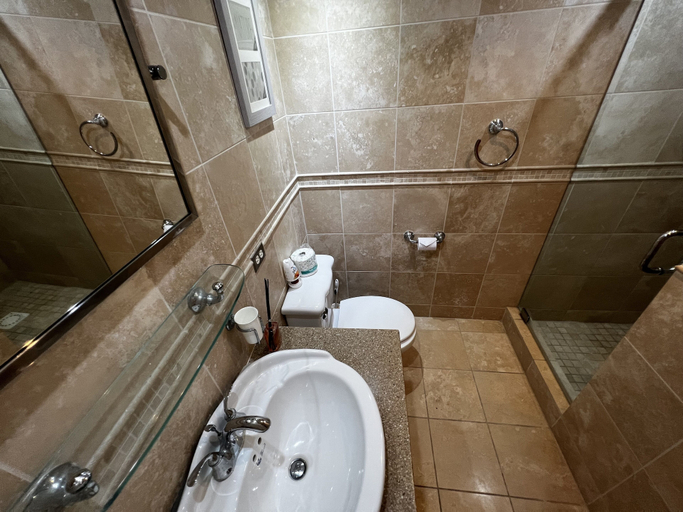Bathroom 3, Antigua Chiama Italia