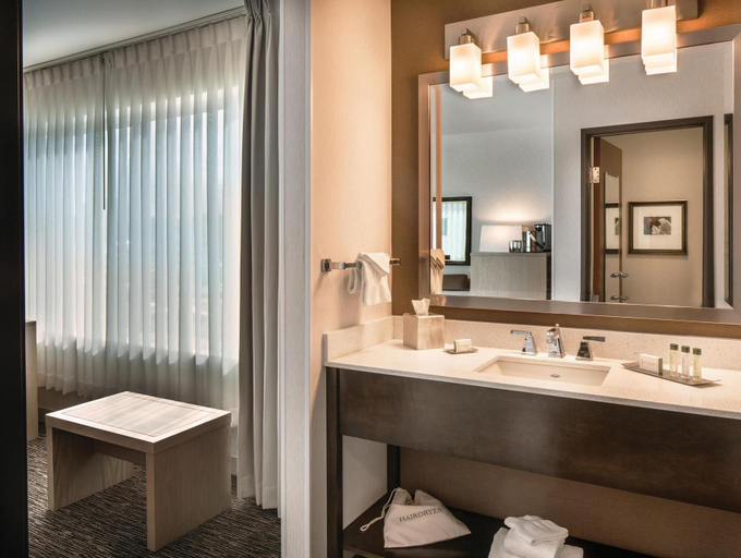 Bathroom 4, DoubleTree by Hilton Olympia, Thurston
