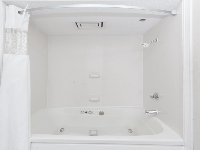 Bathroom 4, Baymont by Wyndham Covington, Newton