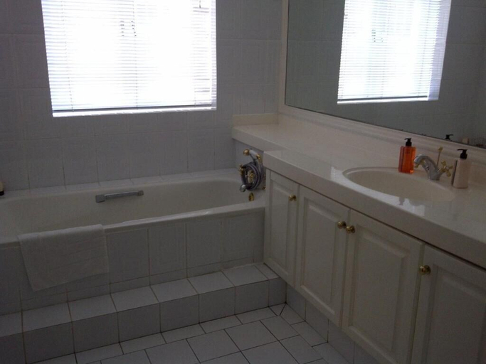 Bathroom 5, Craigrownie Guest House, City of Cape Town