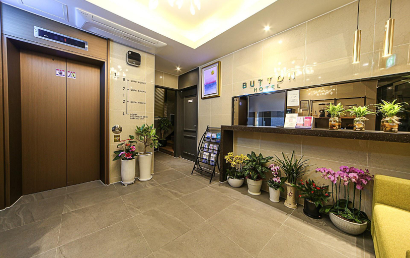 Public Area 2, Hotel Button, Jung
