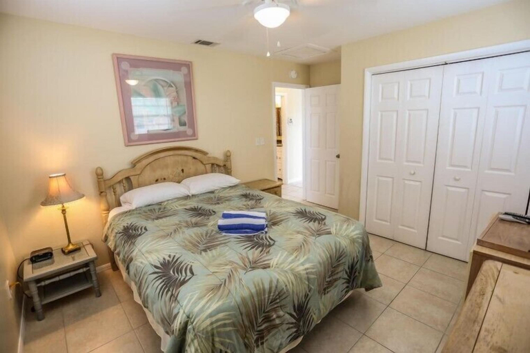 Bedroom, 106 Tropical Shores Manor, Lee