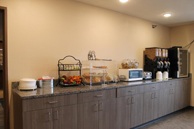 Food & Drinks 4, New Victorian Inn & Suites Lincoln, Lancaster