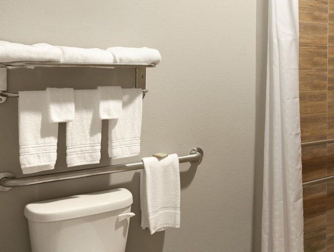 Bathroom 4, Super 8 by Wyndham Carrizo Springs, Dimmit