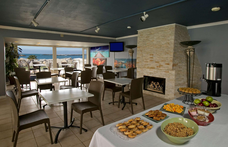 Food & Drinks 5, Oceanside Marina Suites - A Waterfront Hotel, San Diego