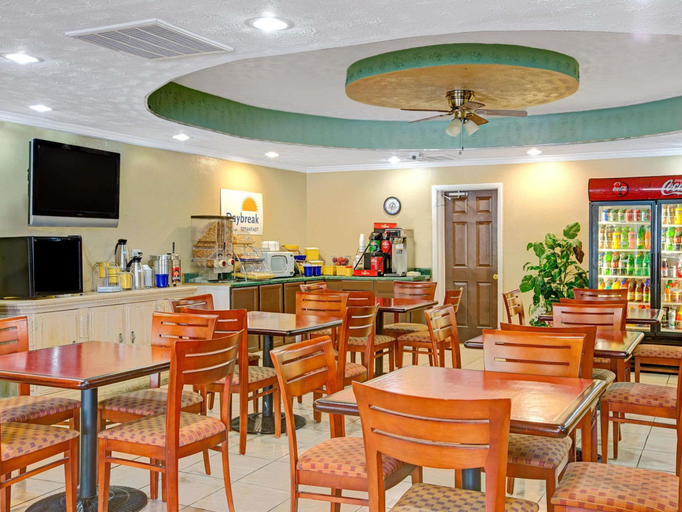 Food & Drinks 5, Days Inn Charlotte North-Speedway-Uncc-Research Park, Mecklenburg