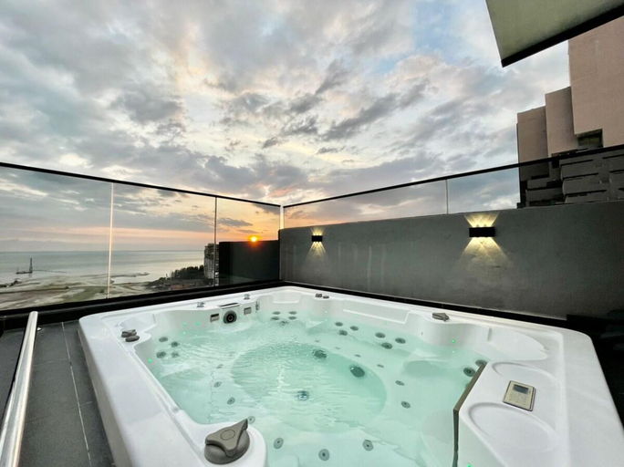 Sport & Beauty, MJHolidayB2142 {BreezySeaView} PrivateJacuzziVilla, Malacca City