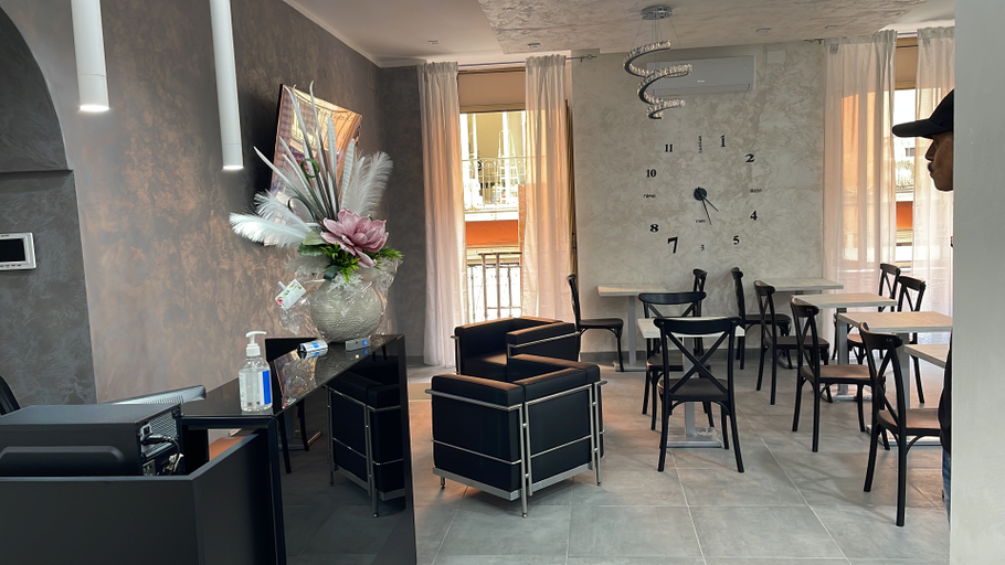 Public Area 2, Hotel Poker, Napoli