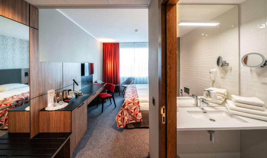 Bathroom 4, HP Park Plaza, Środa Śląska