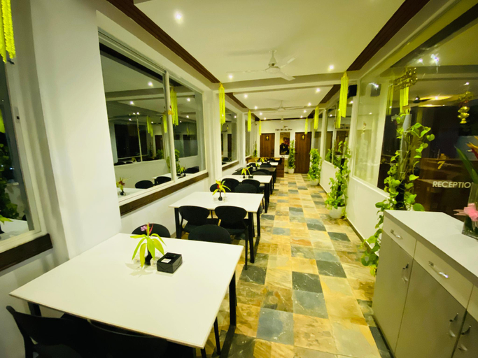 Food & Drinks, 7 Monkey Hills Resort, Pune