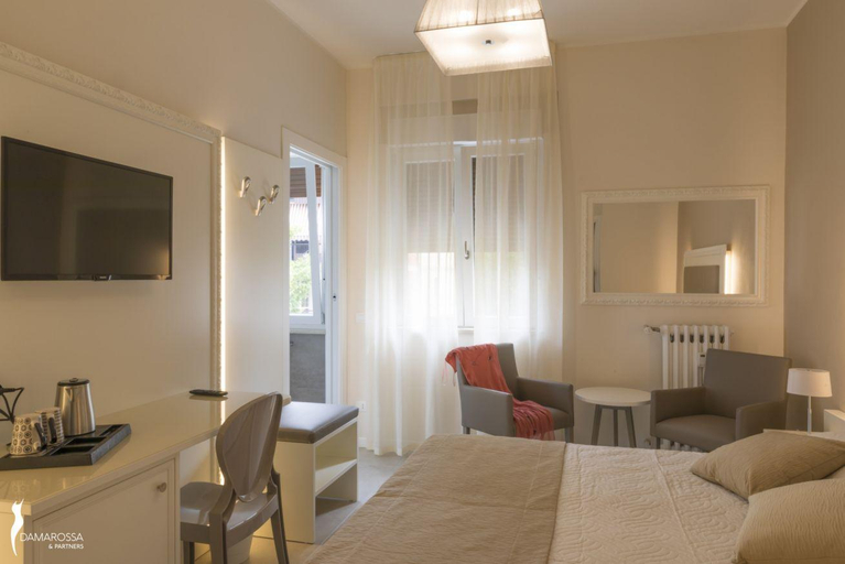 Others 4, B&B Fablas, Verona