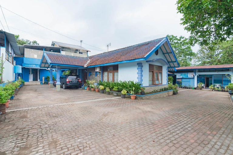 Exterior & Views 2, RedDoorz Syariah @ Jl Pangeran Hidayatullah Cianjur, Cianjur