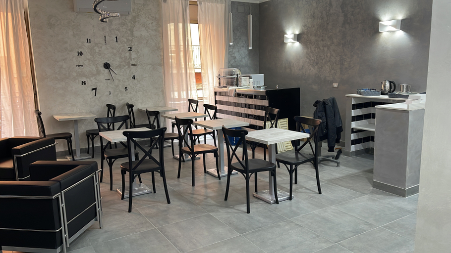 Food & Drinks 5, Hotel Poker, Napoli
