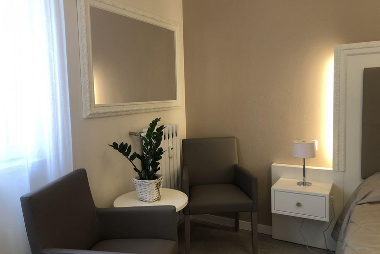 Others 5, B&B Fablas, Verona