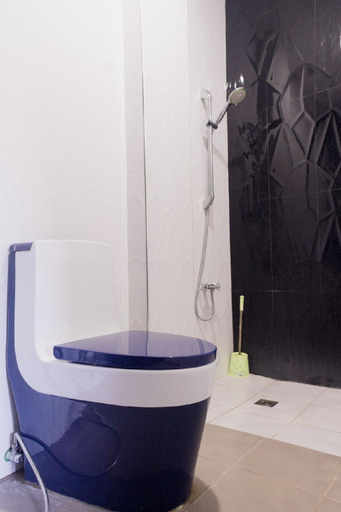 Bathroom 2, B2 - Spacious 3BR House w/ Netflix, WiFi, Parking, Cagayan de Oro City