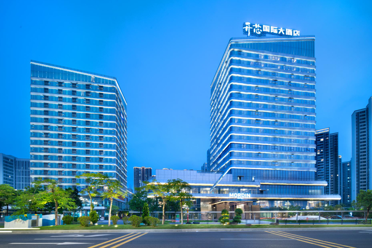 Exterior & Views