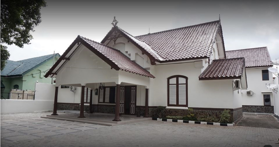 Exterior & Views 1, OYO 90183 Mess Kavaleri Heritage, East Jakarta