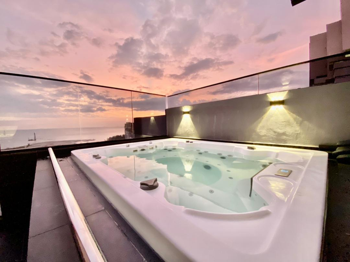 Bathroom 4, MJHolidayB2142 {BreezySeaView} PrivateJacuzziVilla, Malacca City