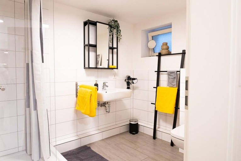 Bathroom, Hamburg Altona - 3 Bedrooms for up to 10, Hamburg