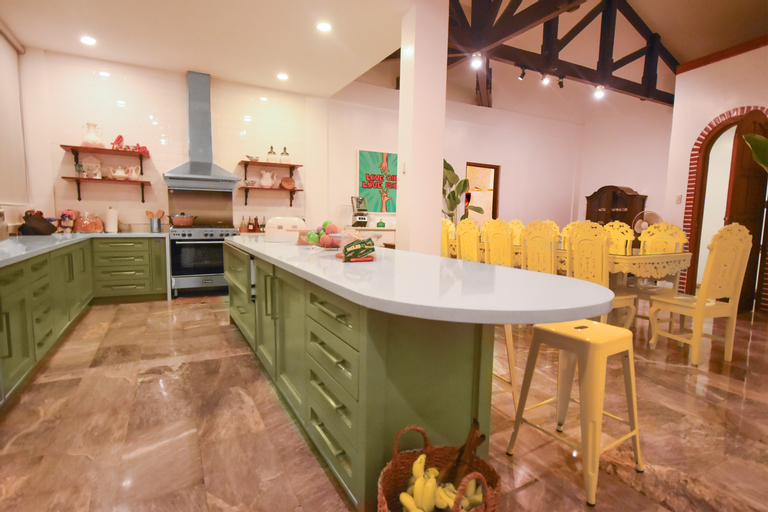 Food & Drinks, The Lindela Mansion, Calatagan