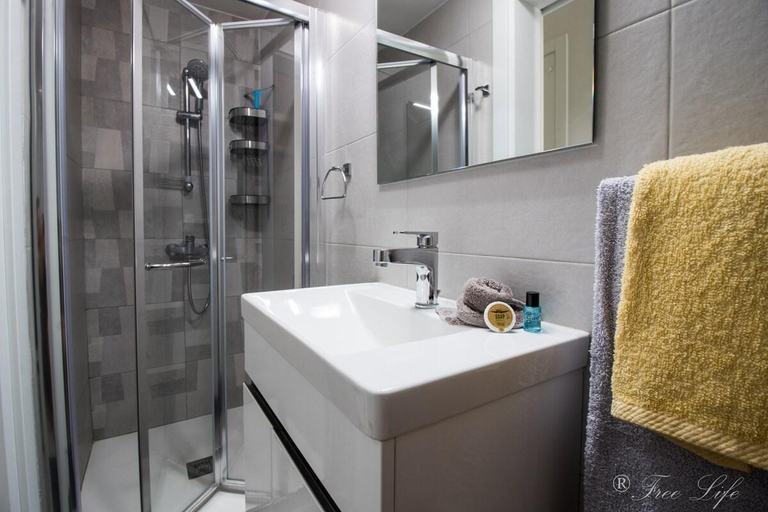 Bathroom 2, Mgarr Waterfront Cosy Apart 3  by Ghajnsielem Gozo