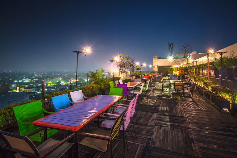 Exterior & Views 23