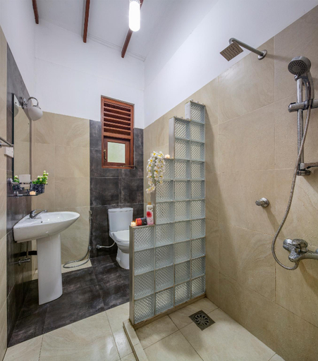 Bathroom 3, Castle Colombo, Kesbewa